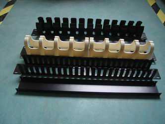 综合布线中的关键配件 1U与2U理线架、塑料理线槽与配线架的协同应用